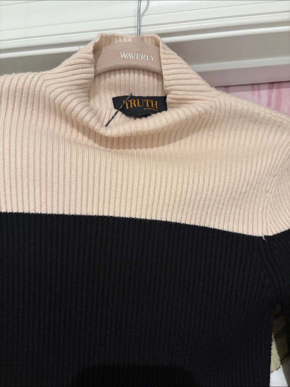 Truth Two-Tone Ribbed Crewneck Sweater - Cream & Black. Show up this Fall ready!